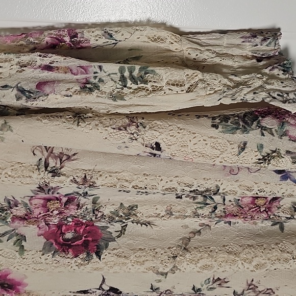 Origami Sm Floral Lace Long Blouse - Picture 6 of 15